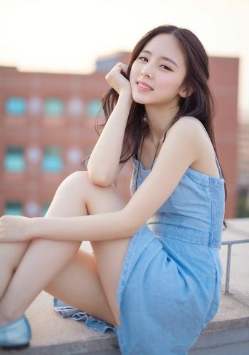 美女欣赏 - 清纯长发美女诱人事业线沙滩写真