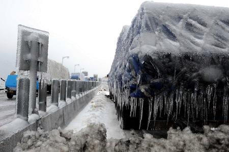 2008年的大雪比2007年来的更晚一些,也更猛一些